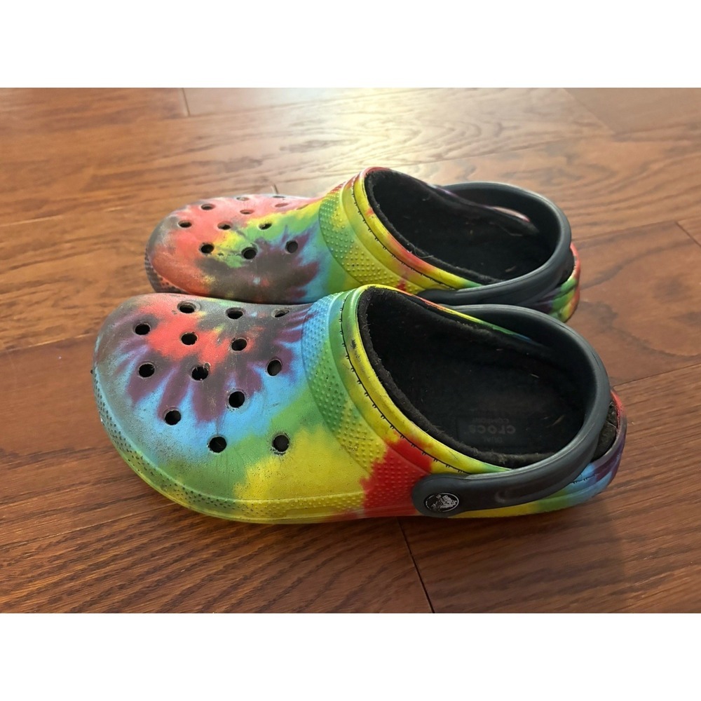 Crocs Classic Fleece Lined Men 5 Women 7, Tie Dye Rainbow 🌈 Clog